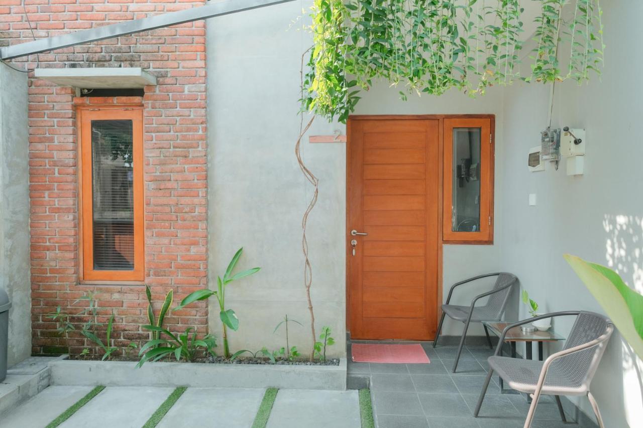 Andewi Guest House Denpasar Redpartner - Minimum Stay 30 Nights سانور المظهر الخارجي الصورة