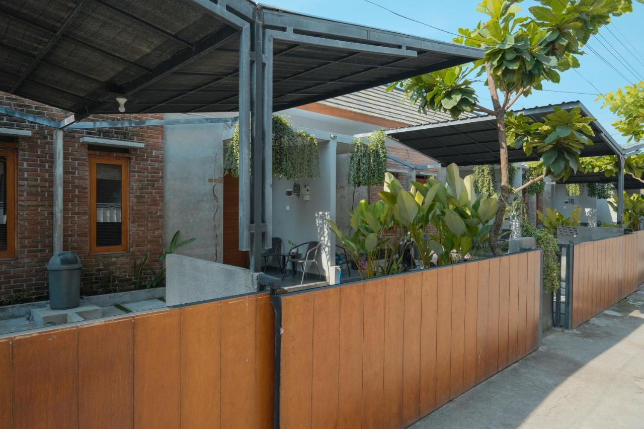 Andewi Guest House Denpasar Redpartner - Minimum Stay 30 Nights سانور المظهر الخارجي الصورة